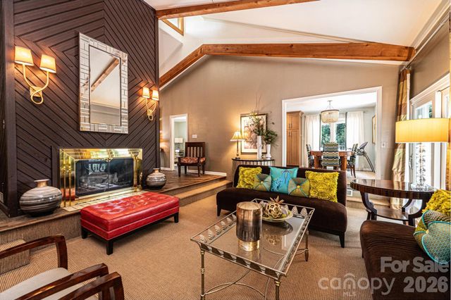 2028 10th Street Boulevard NW, Hickory, NC 28601