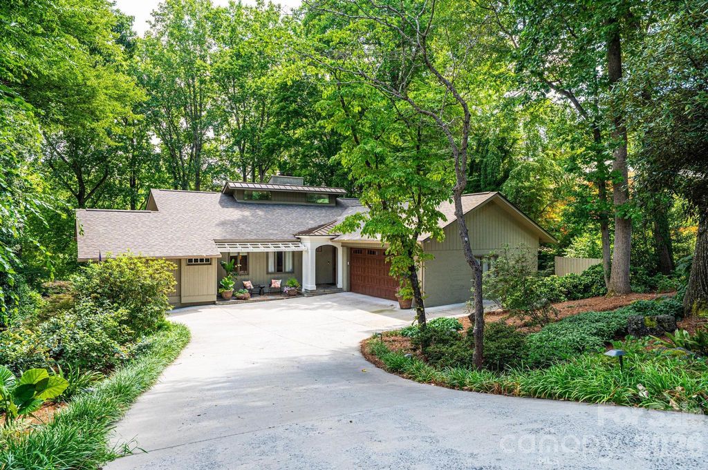 2028 10th Street Boulevard NW, Hickory, NC 28601