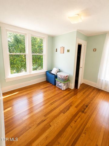 1242 East Center Street, Kingsport, TN 37660