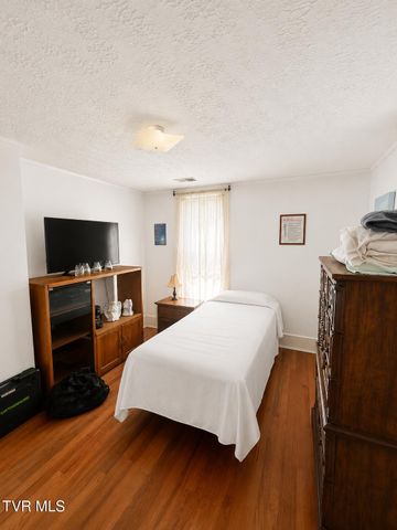 1242 East Center Street, Kingsport, TN 37660