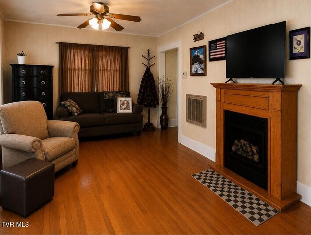 1242 East Center Street, Kingsport, TN 37660