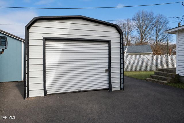 1242 East Center Street, Kingsport, TN 37660