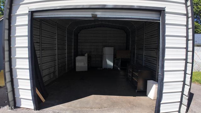 1242 East Center Street, Kingsport, TN 37660
