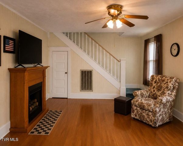 1242 East Center Street, Kingsport, TN 37660