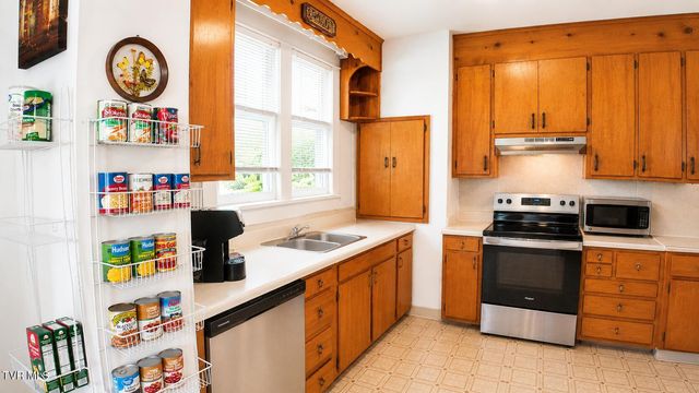 1242 East Center Street, Kingsport, TN 37660
