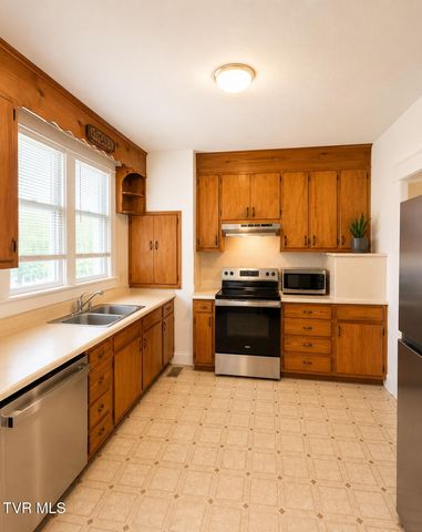 1242 East Center Street, Kingsport, TN 37660
