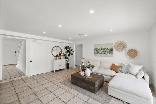 16182 Mt Nimbus, Fountain Valley, CA 92708