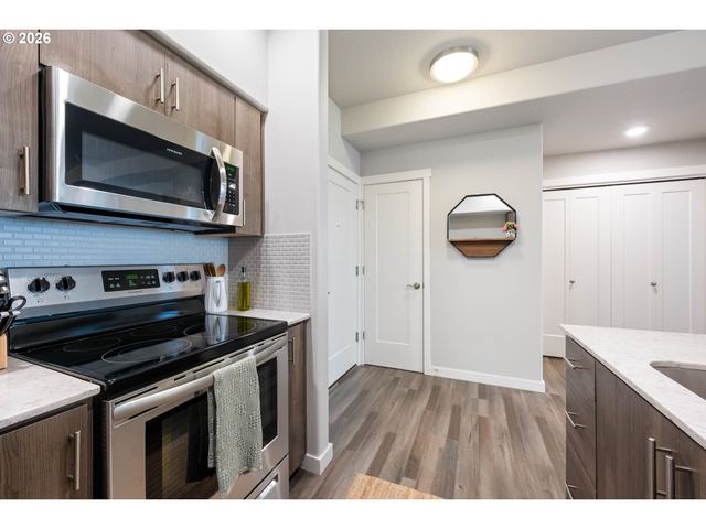 16449 Nw CHADWICK Way 204, Portland, OR 97229