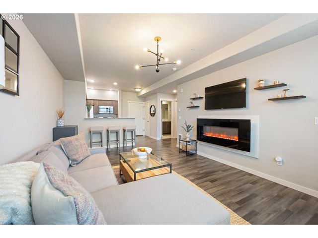 16449 Nw CHADWICK Way 204, Portland, OR 97229