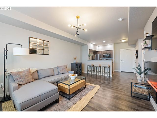 16449 Nw CHADWICK Way 204, Portland, OR 97229