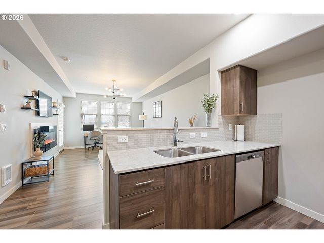 16449 Nw CHADWICK Way 204, Portland, OR 97229