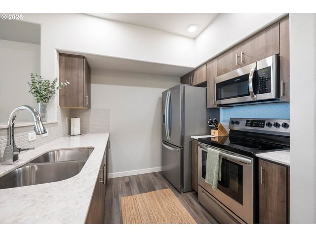 16449 Nw CHADWICK Way 204, Portland, OR 97229