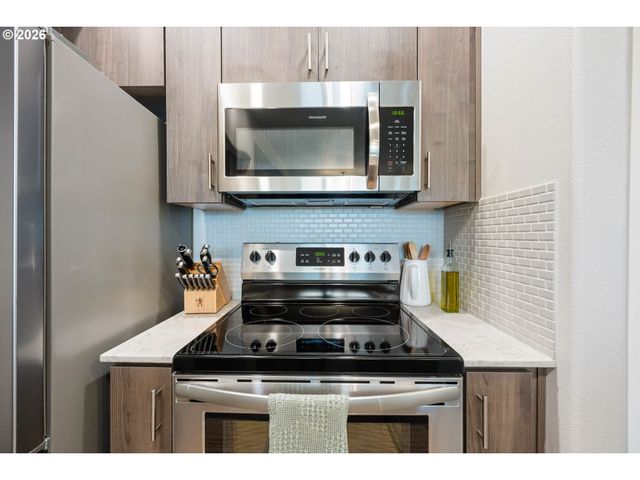 16449 Nw CHADWICK Way 204, Portland, OR 97229