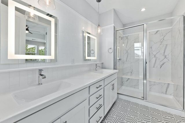 12001 Vista Parke DR 701, Austin, TX 78726