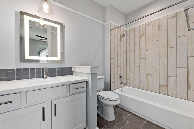 12001 Vista Parke DR 701, Austin, TX 78726