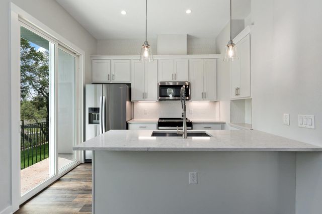 12001 Vista Parke DR 701, Austin, TX 78726
