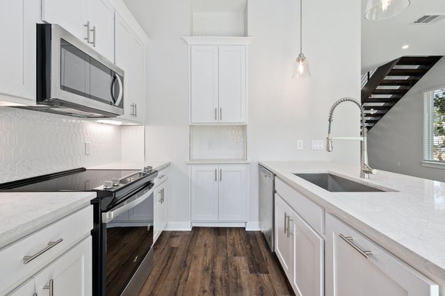 12001 Vista Parke DR 701, Austin, TX 78726
