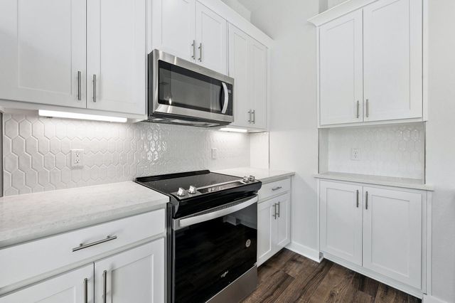 12001 Vista Parke DR 701, Austin, TX 78726