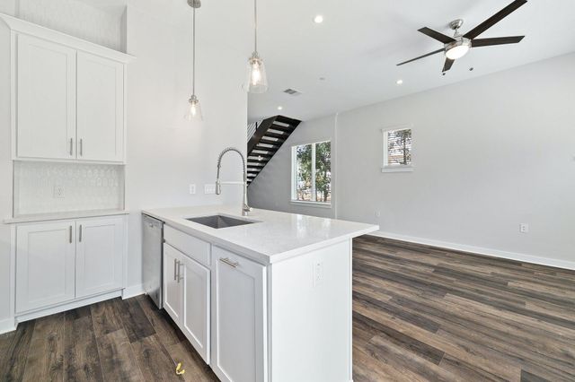 12001 Vista Parke DR 701, Austin, TX 78726