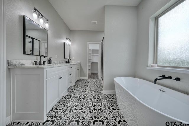 12121 Oak Grove Drive, Tyler, TX 75706