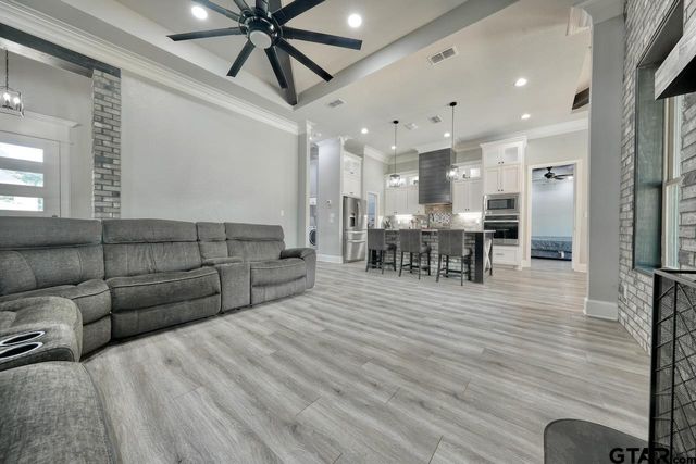12121 Oak Grove Drive, Tyler, TX 75706