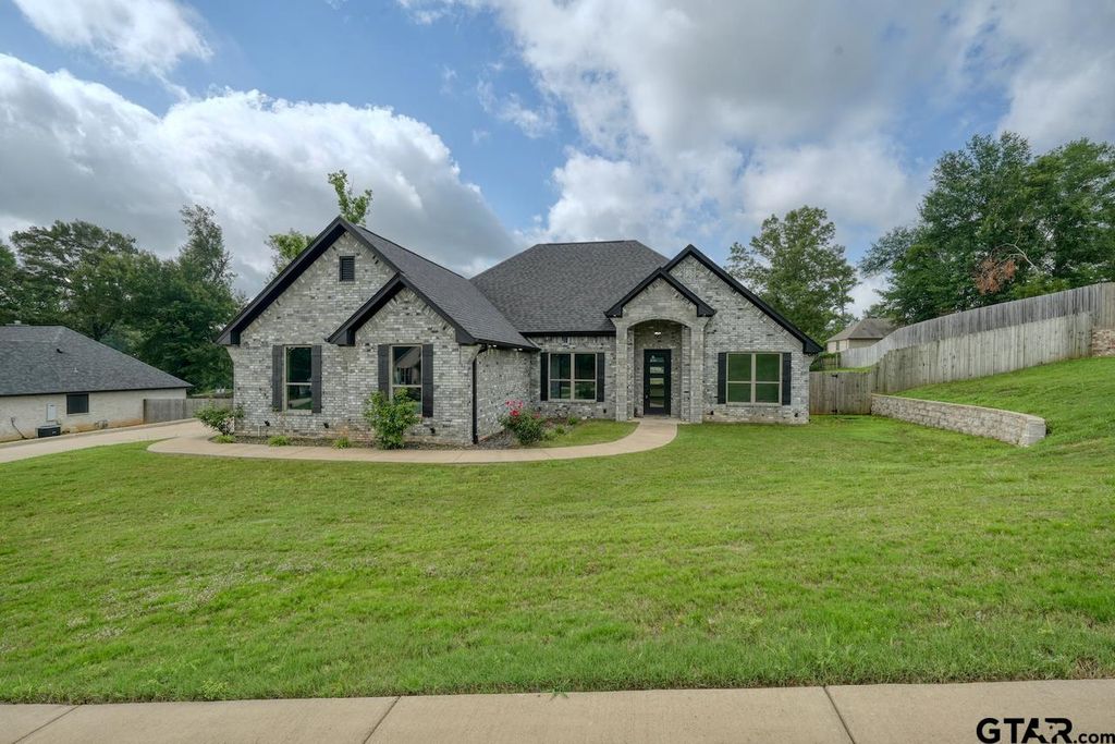 12121 Oak Grove Drive, Tyler, TX 75706