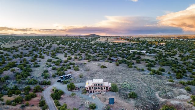 100 Rancho Alegre, Santa Fe, NM 87508