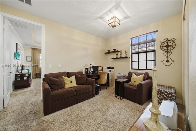 110 E Riverwalk Cir E, Plantation, FL 33325