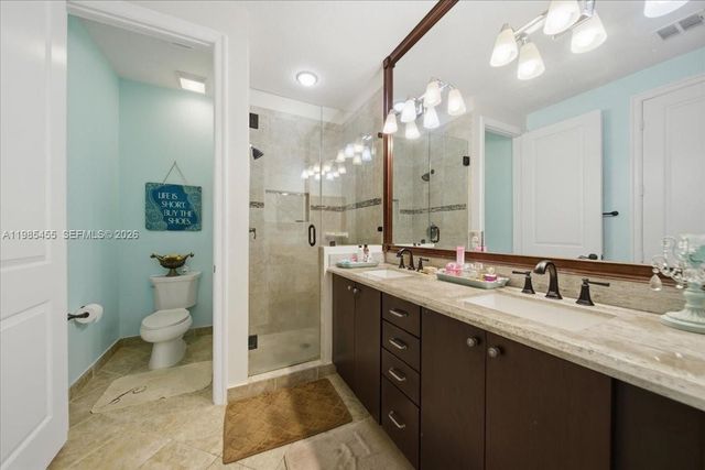 110 E Riverwalk Cir E, Plantation, FL 33325