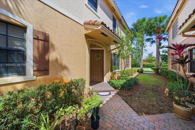 110 E Riverwalk Cir E, Plantation, FL 33325