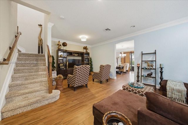 110 E Riverwalk Cir E, Plantation, FL 33325