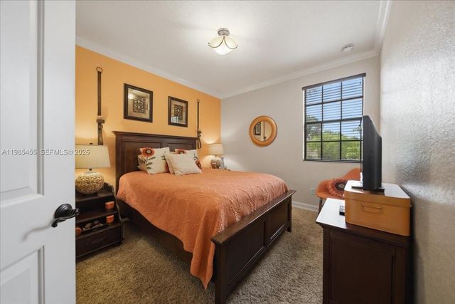 110 E Riverwalk Cir E, Plantation, FL 33325