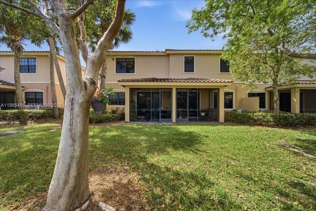 110 E Riverwalk Cir E, Plantation, FL 33325