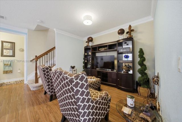 110 E Riverwalk Cir E, Plantation, FL 33325