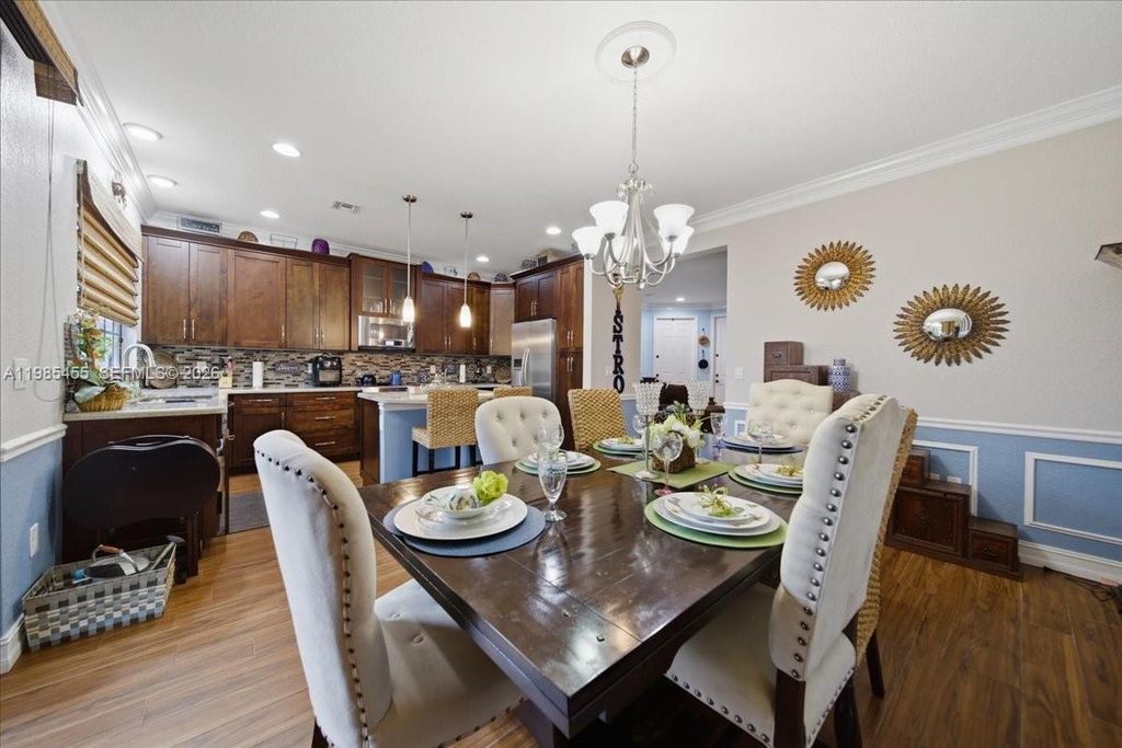 110 E Riverwalk Cir E, Plantation, FL 33325