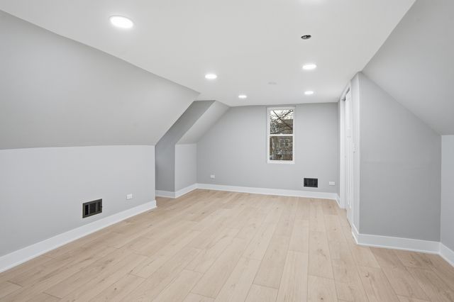 9442 S Octavia Avenue, Bridgeview, IL 60455