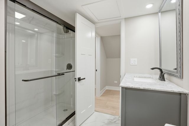 9442 S Octavia Avenue, Bridgeview, IL 60455