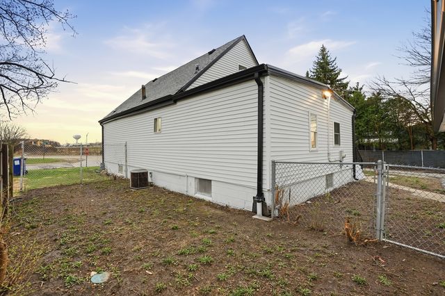 9442 S Octavia Avenue, Bridgeview, IL 60455