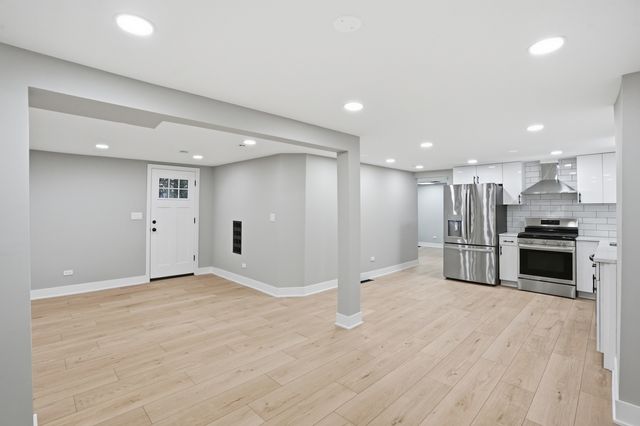 9442 S Octavia Avenue, Bridgeview, IL 60455