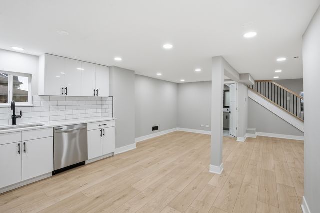 9442 S Octavia Avenue, Bridgeview, IL 60455