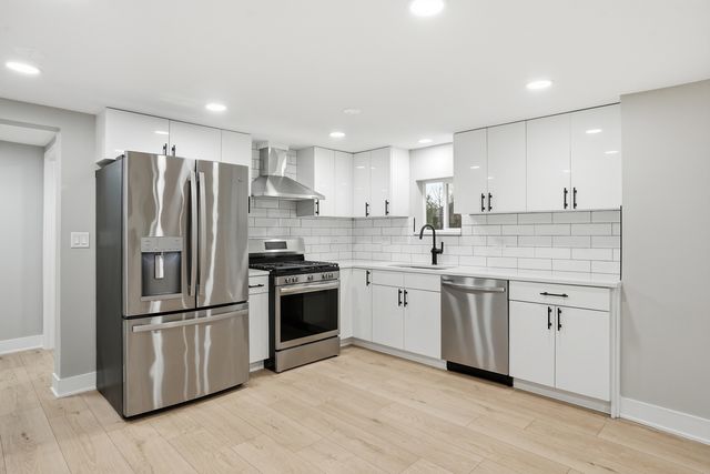 9442 S Octavia Avenue, Bridgeview, IL 60455