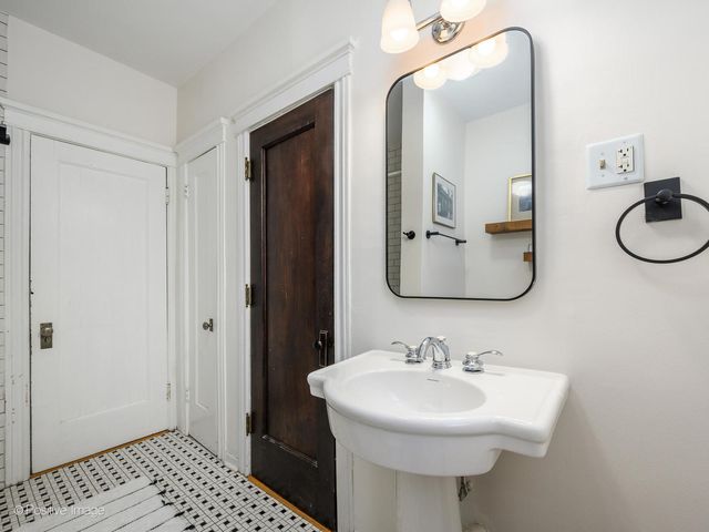 1365 E 52nd Street 1E, Chicago, IL 60615