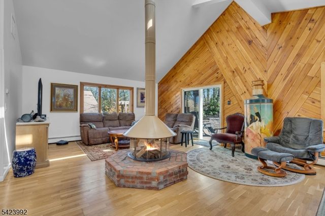 66 Salmon Rd, Roxbury Twp., NJ 07850