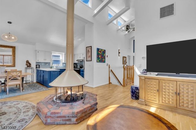 66 Salmon Rd, Roxbury Twp., NJ 07850