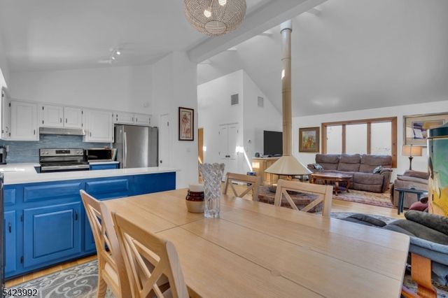 66 Salmon Rd, Roxbury Twp., NJ 07850