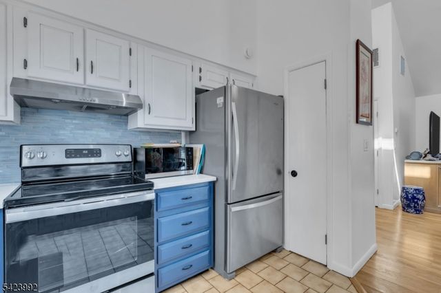 66 Salmon Rd, Roxbury Twp., NJ 07850