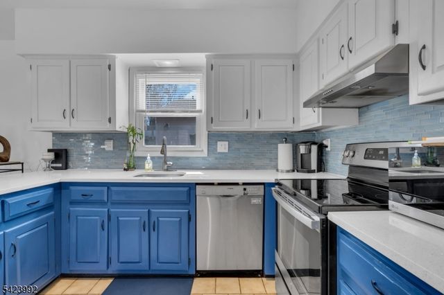 66 Salmon Rd, Roxbury Twp., NJ 07850