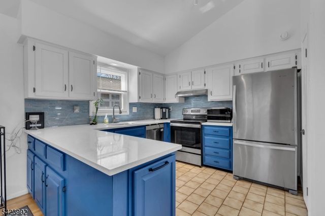 66 Salmon Rd, Roxbury Twp., NJ 07850