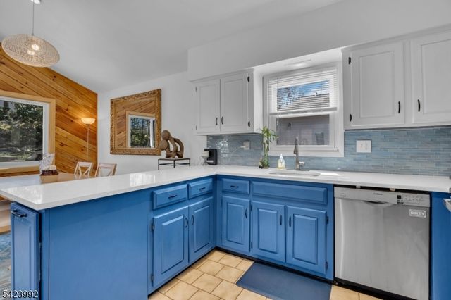 66 Salmon Rd, Roxbury Twp., NJ 07850