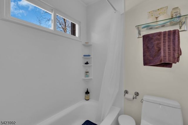 66 Salmon Rd, Roxbury Twp., NJ 07850